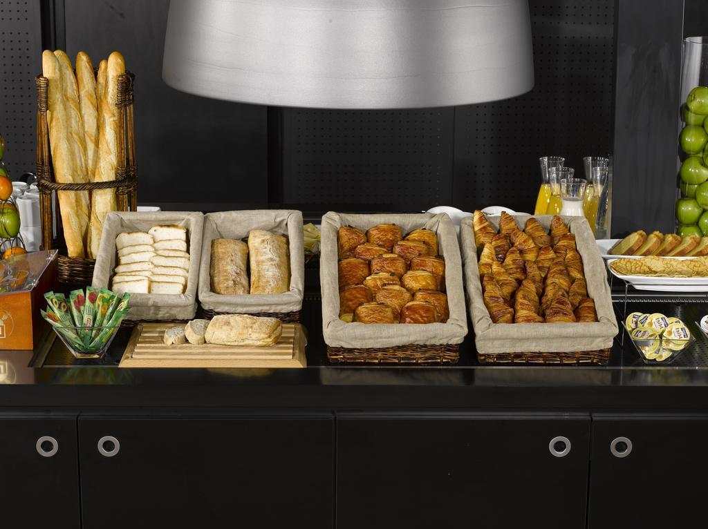 Campanile Paris Ouest - - La Défense Hotel 3*